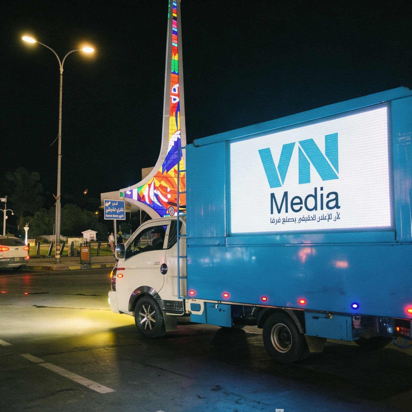 شاحنة إعلانية VN Media بشاشات LED تجوب شوارع المدينة
